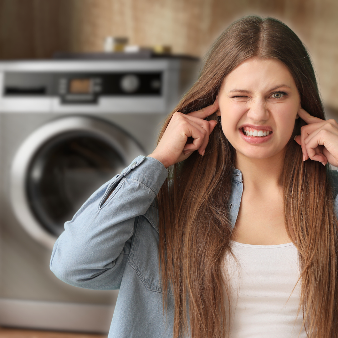 Звуками нам досаждают не только соседи, но и собственная работающая стиральная машина, набирающаяся в ванну вода или стук крышки унитаза.