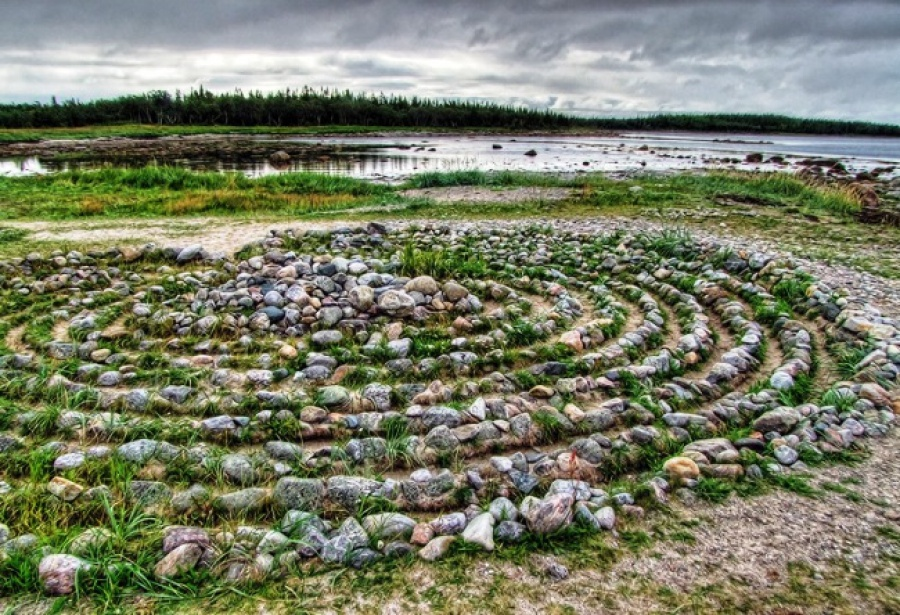 На крупнейшем архипелаге Белого моря, Соловецких островах, сохранились древнейшие постройки. И строили их вовсе не монахи и не заключенные.-2