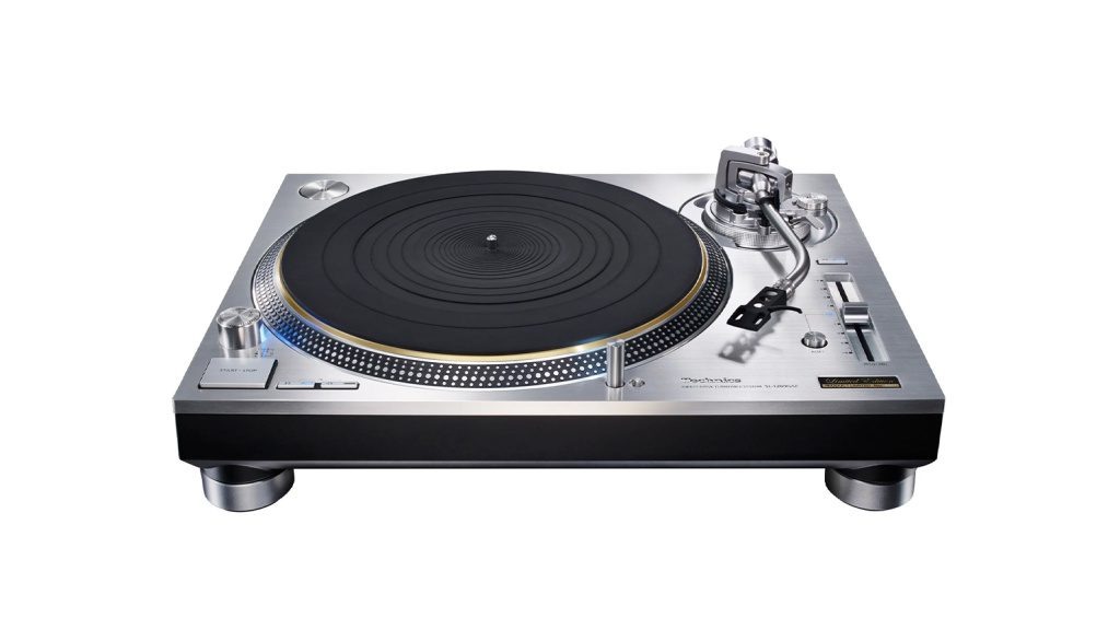 Technics SP-1200GAE · Источник: Technics  📷     Классическое DJ-оборудование: Technics SL-1200
