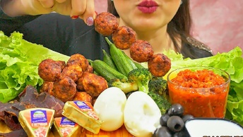 АСМР МУКБАНГ Фрикадельки с шариками + овощная смесь + острый соус aджика янтарный сыр