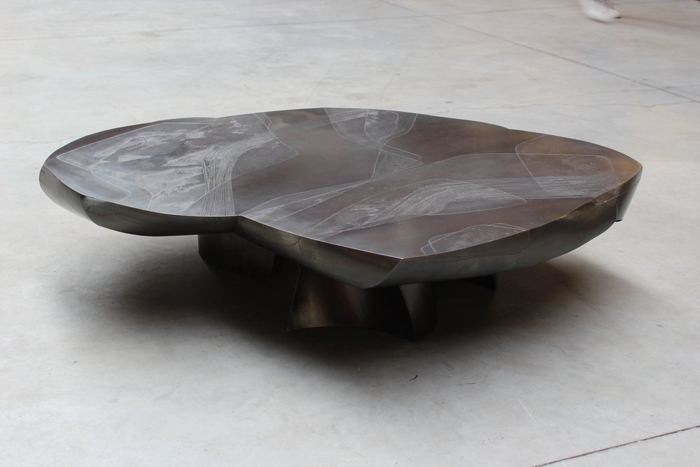 Стол металлизированный жидким металлом