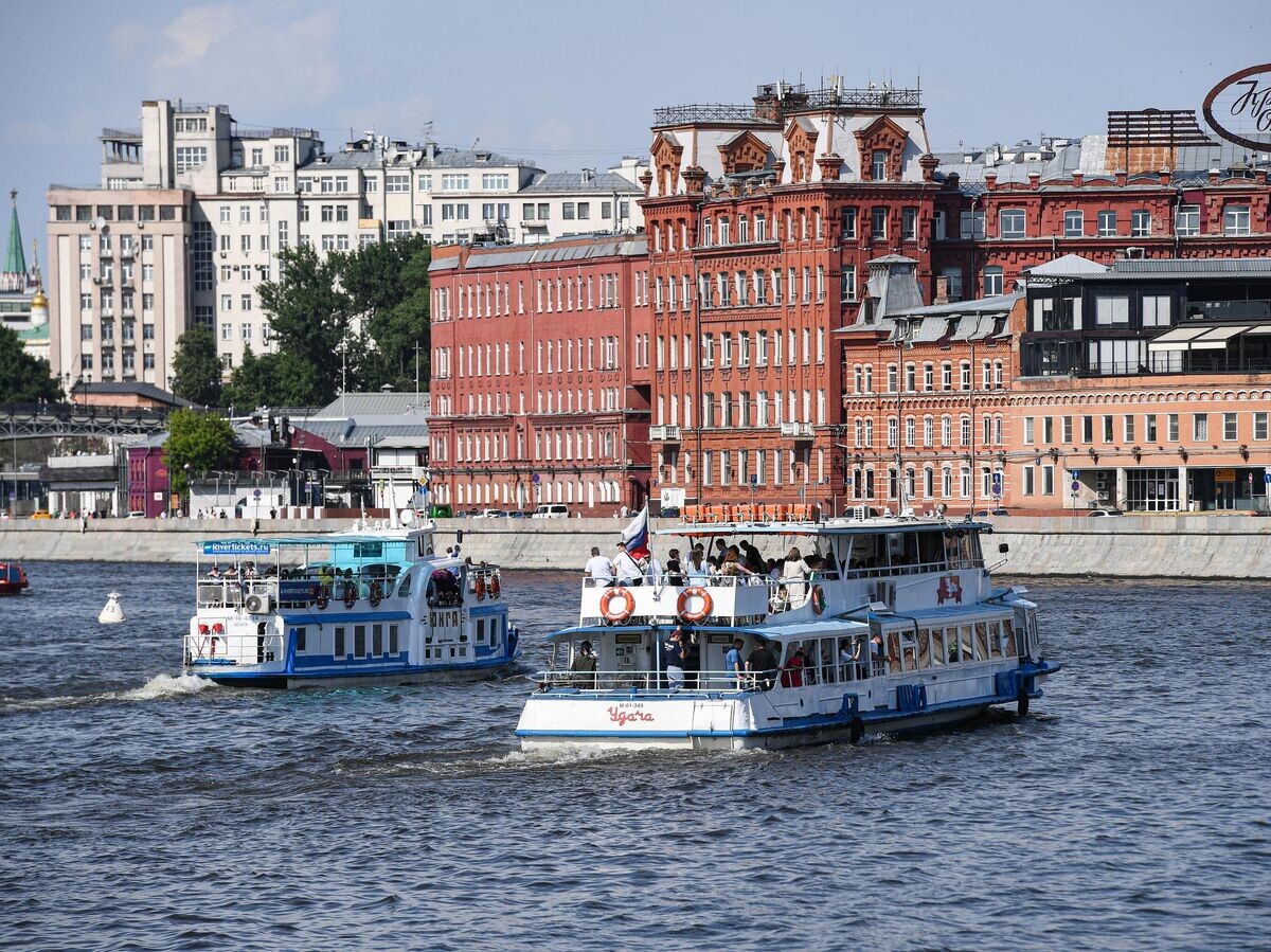    Прогулочные речные трамваи в Москве-реке© РИА Новости / Владимир Вяткин