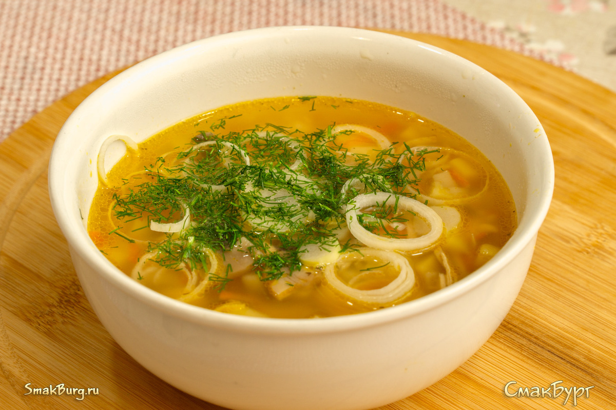 Простой и ароматный домашний суп с курицей и грибами - интересный вариант для домашнего обеда!