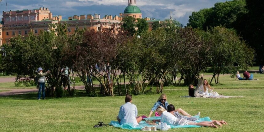    Алёна Бобрович.