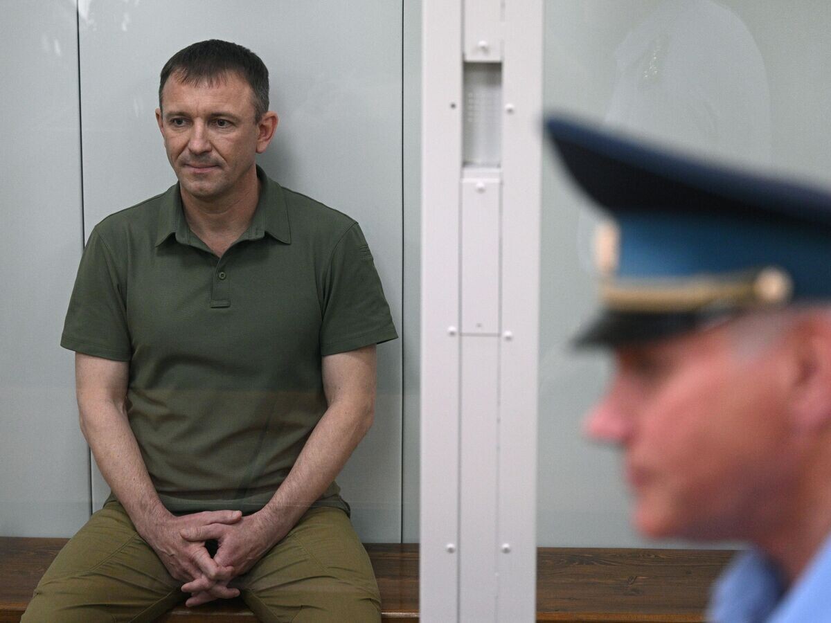    Бывший командующий 58-й армией ВС РФ генерал-майор Иван Попов, арестованный по делу о мошенничестве в особо крупном размере, на заседании в 235-м гарнизонном военном суде© РИА Новости / Рамиль Ситдиков