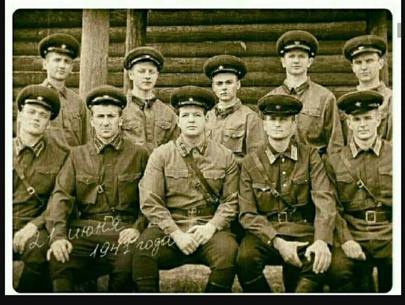 Этот снимок сделан за один день до войны. Одна из пограничных застав в Белоруссии. На следующий день эти ребята встанут на пути агрессоров и скорее всего все погибнут.