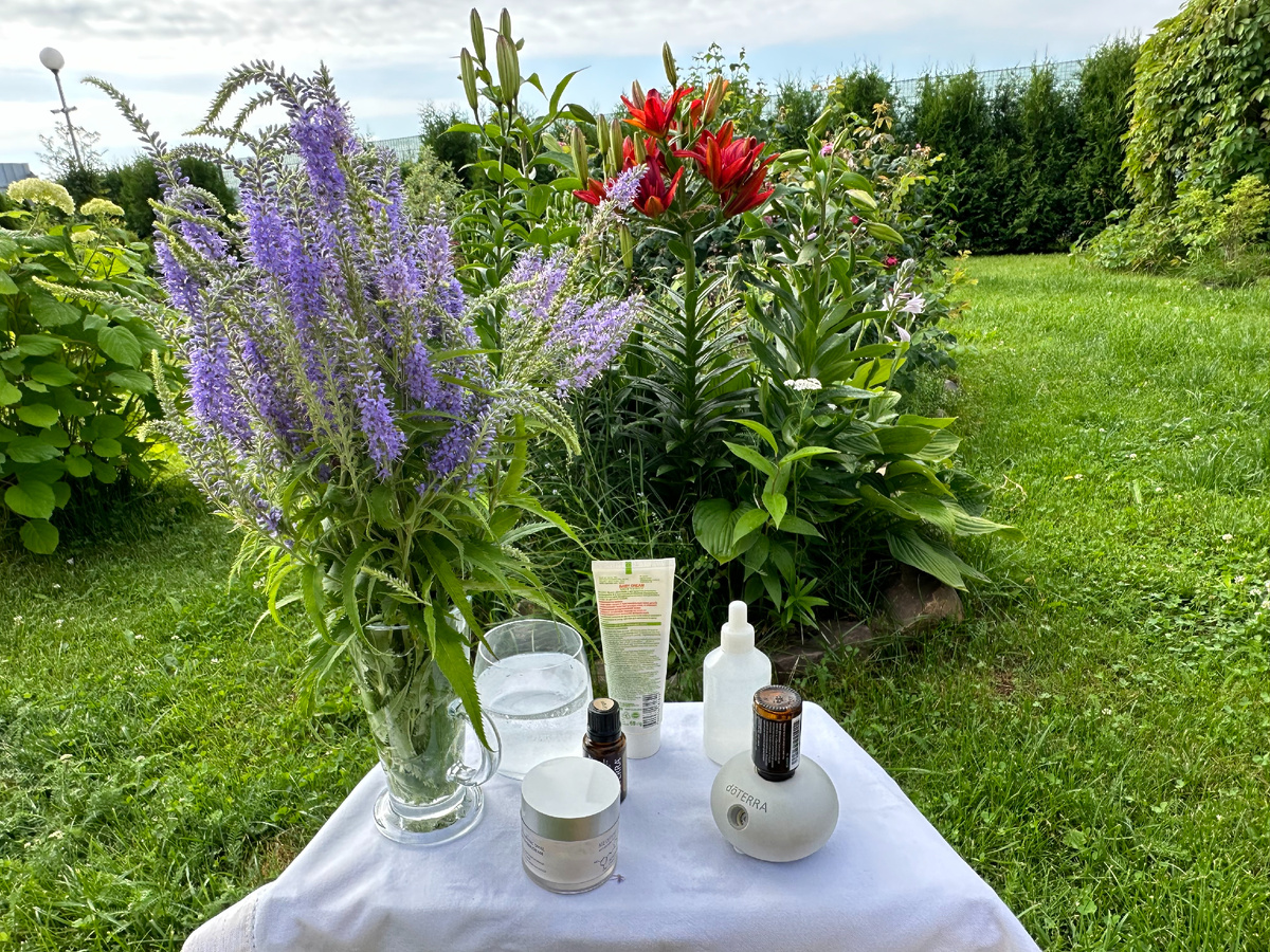 Пары эфирных масел за секунды попадают в мозг, воздействуют  на  нервную систему, регулируют уровень гормонов, повышают сопротивляемость организма различным заболеваниям