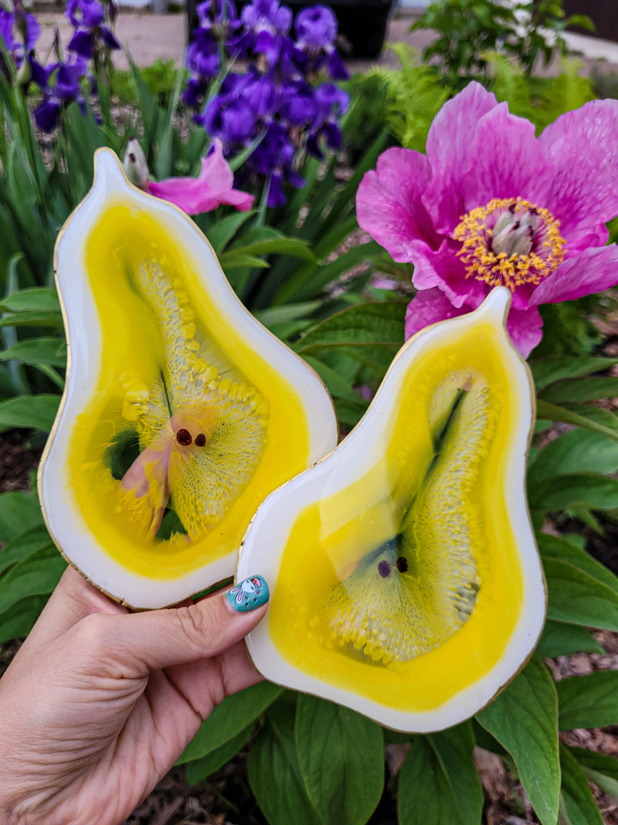 Груши из эпоксидной смолы