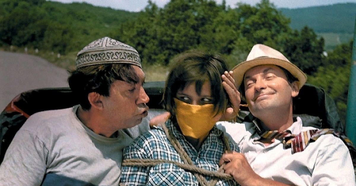  В галерее – кадры из  советской комедии Гайдая «Кавказская пленница…»