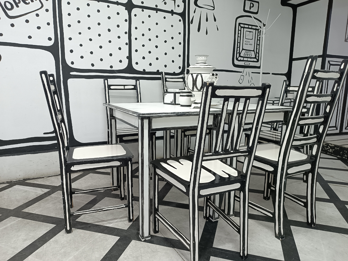 Черно- белый зал кафе 
