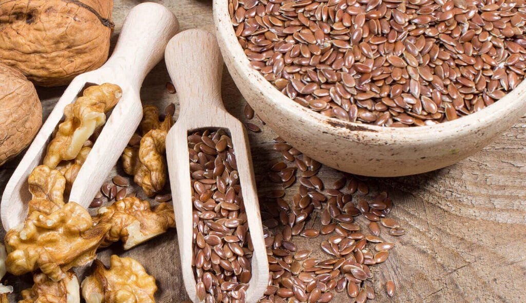Высокое содержание ПНЖК жиров в льняном масле (лидер по содержанию Омега-3), а также маслах грецкого ореха, кунжута и подсолнечника