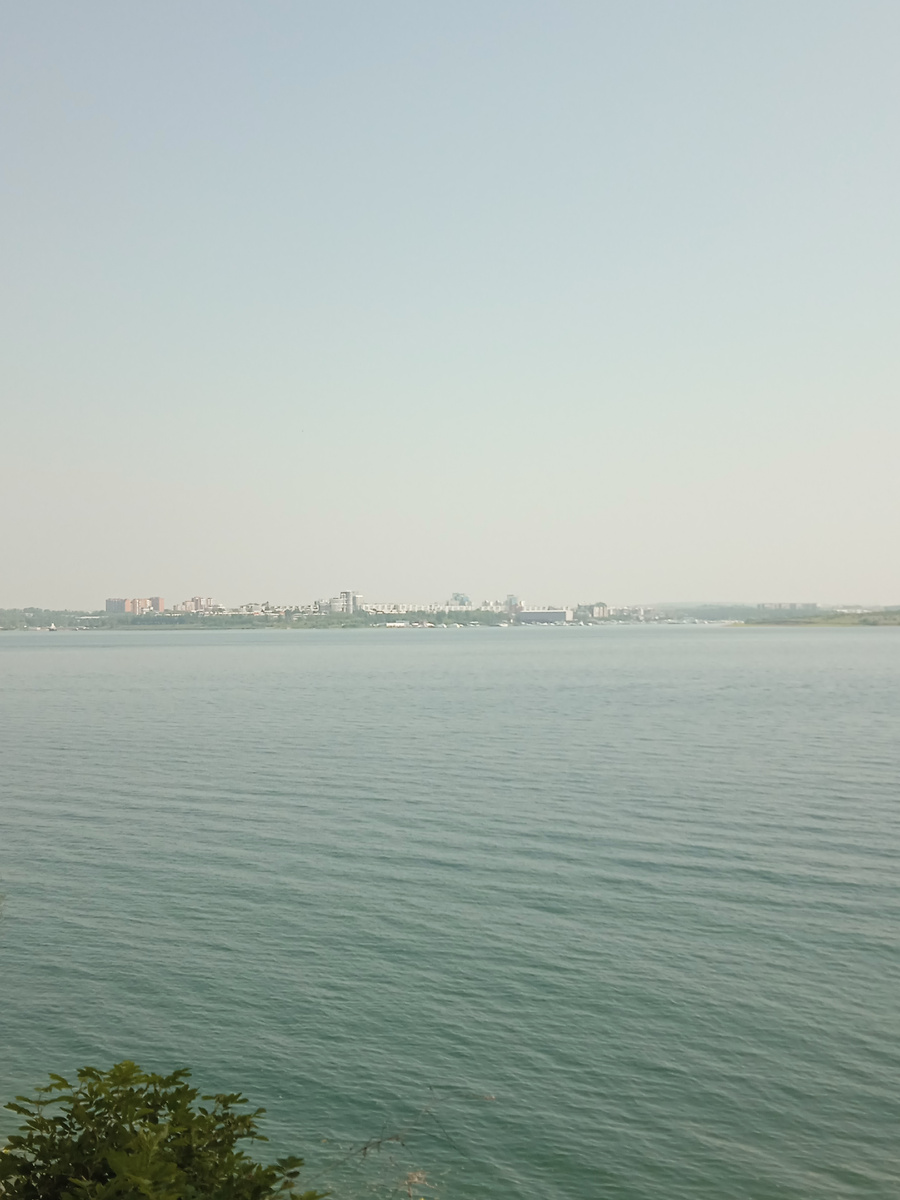 Обзор с тропы на город.