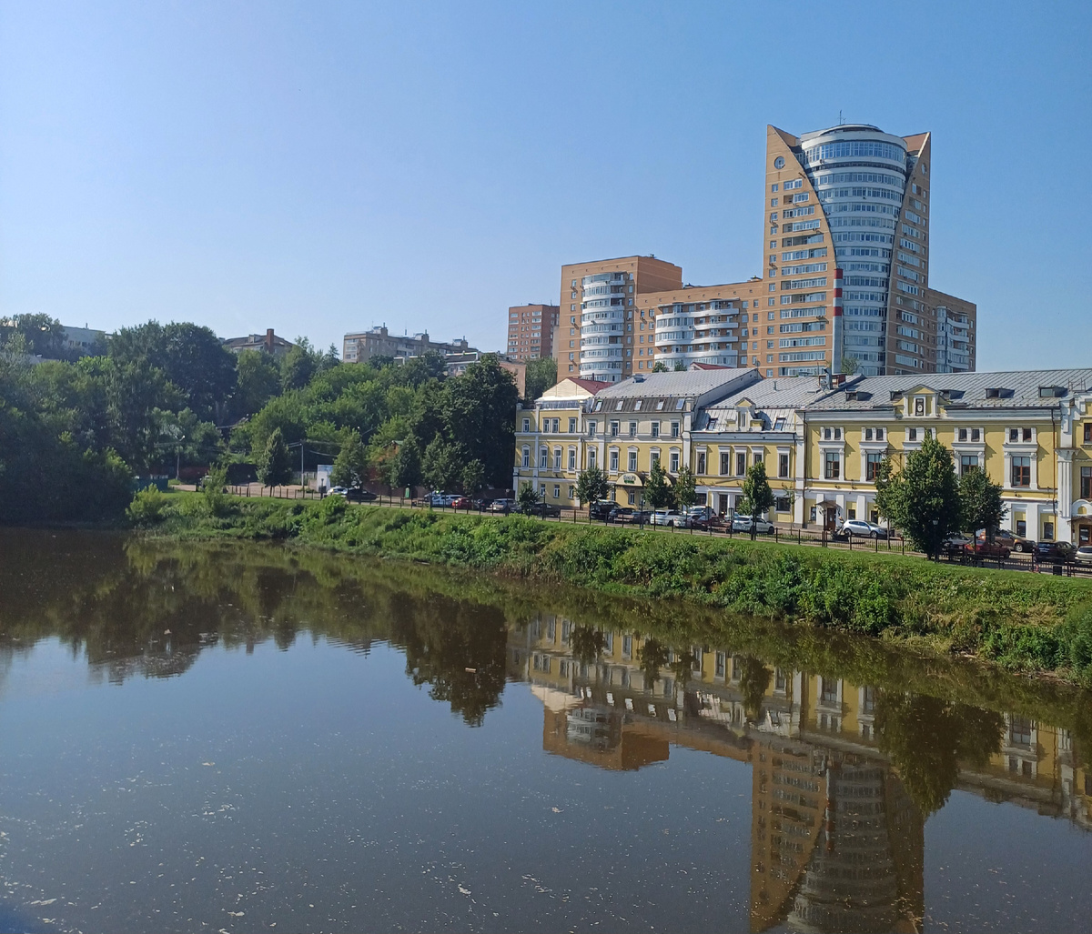 По дороге в парк (река Пахра)