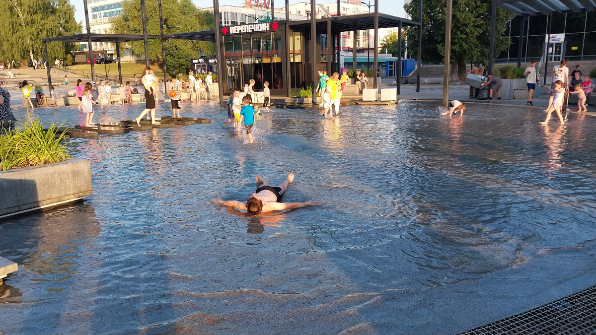 Центральная площадь в Ижевске. было очень-очень жарко!