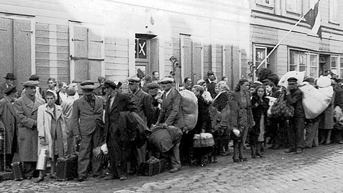 Беженцы, не успевшие эвакуироваться и возвращенные в оккупированную Ригу. Июль 1941 года © Baltnews.com / архивное фото