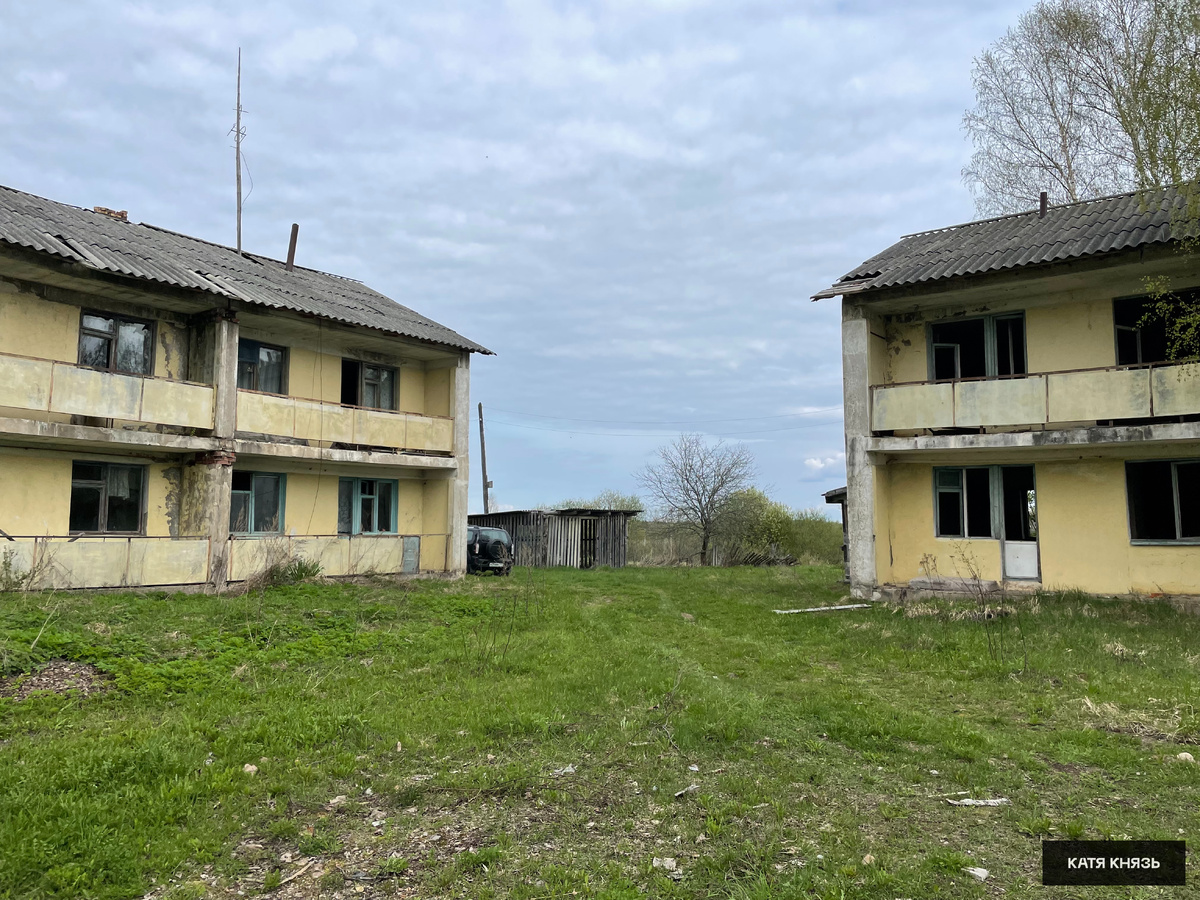 Город-призрак Нестерово в трёх часах от Москвы. Почему хозяева бросили свои  двухэтажные квартиры и уехали навсегда | Катя Князь | Дзен