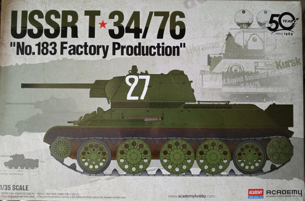 На бокс-арте изображён танк в той же конфигурации. что и у "Звезды" - машина со смешанными опорными катками, с "квадратными" топливными баками и без комбашенки.