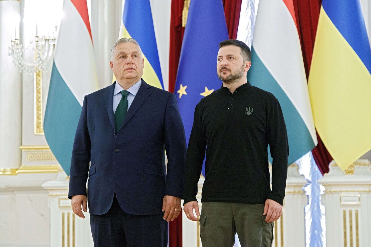    Премьер-министр Венгрии Виктор Орбан и глава киевского режима Владимир Зеленский © Kirill Chubotin/Keystone Press Agency/Global Look Press