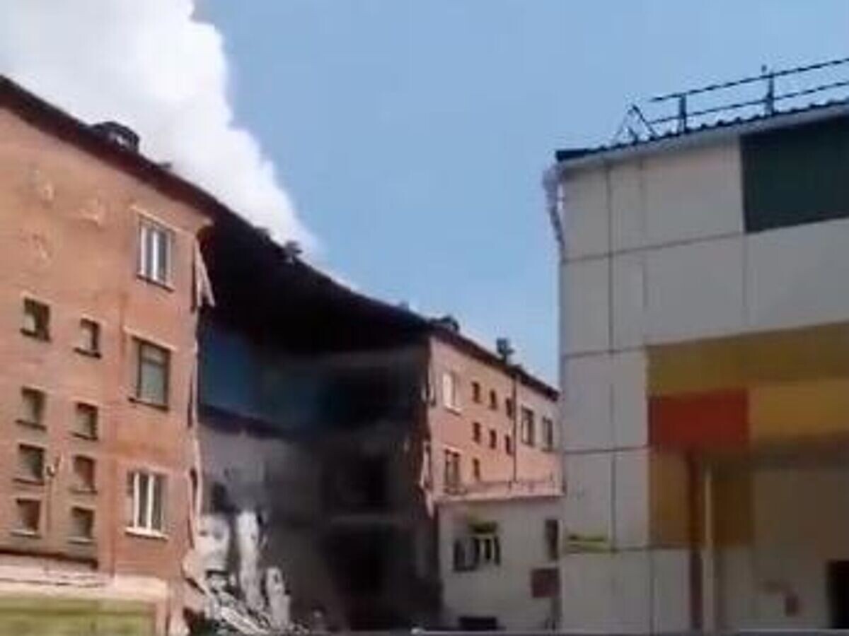    Место происшествия, где произошло обрушение в Доме детского творчества в городе Белово в Кузбассе© Кадр видео из соцсетей