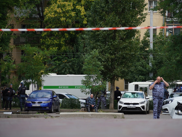 Новости про заложников в ростове. Штурм через окно. Новости про заложников в ростове. Захват заложников террористами. Заложники в банке.