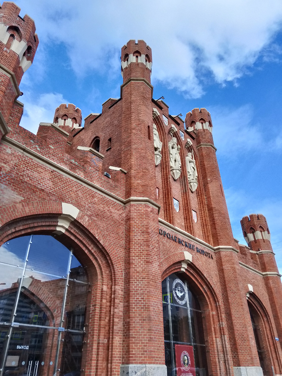 Наш маршрут обсуждаем начинается от Королевских Ворот 