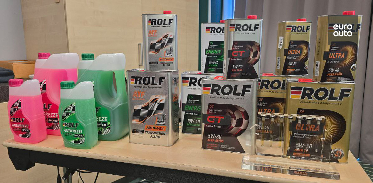  Специалисты СТО погрузились в технологическую цепочку производства автомобильных масел и подержали в руках высокотехнологичные компоненты, разобрались в различиях между синтетическими и нефтяными базовыми маслами, преимуществах «синтетики», назначении присадок.