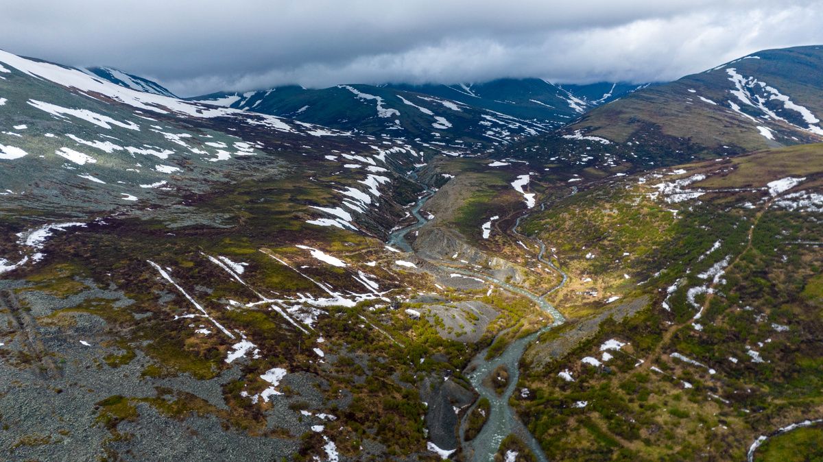 Вид на молибденовый рудник Харбей и долину реки Большой Харбей