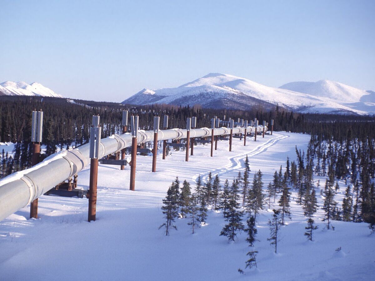    Трубопровод на АляскеCC BY 2.0 / BLM Alaska / pipeline in the Winter