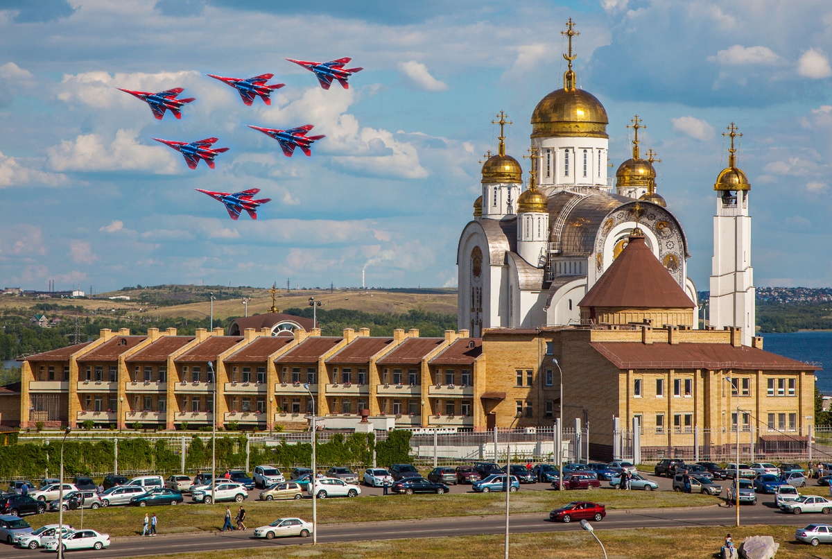Пилотажная группа "Стрижи" в Магнитогорске, июль 2017 года