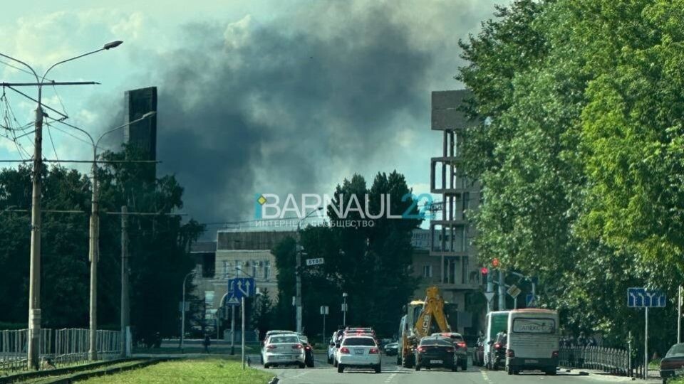    Пожар на улице Смирнова. Источник: t.me/barnaul22official
