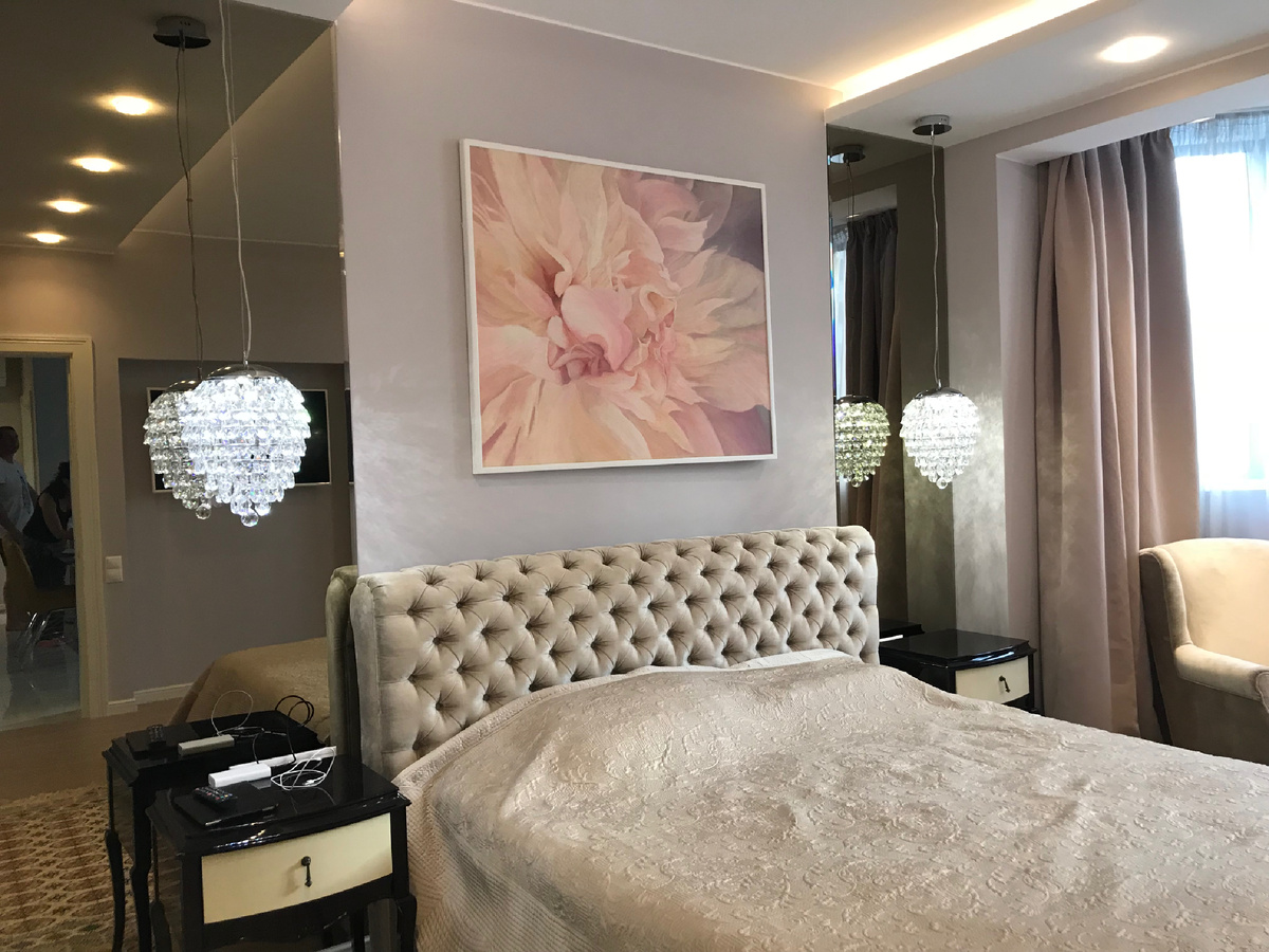 На фото картина «В розовом плену», холст/масло, 100*120, автор Вера Хайрутдинова