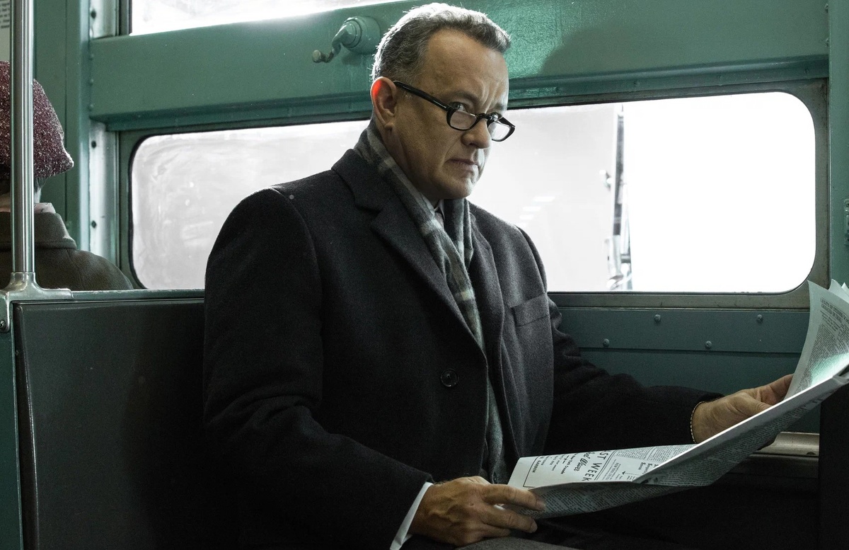 Том Хэнкс в роли Джеймса Донована, страхового юриста. Кадр из фильма "Шпионский мост". Изображение взято из свободных источников