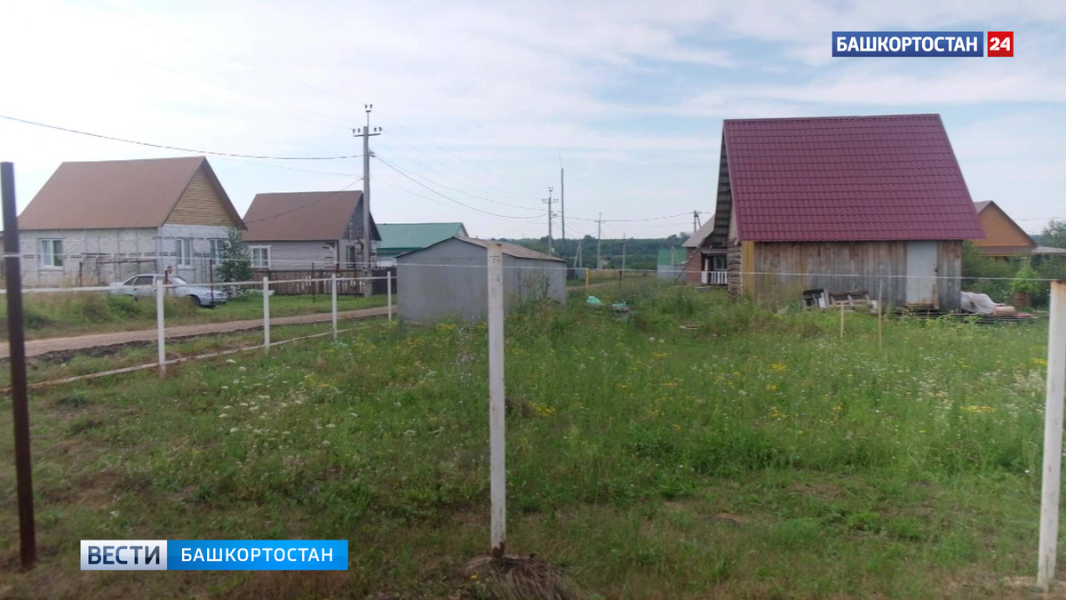     В Уфе жителей 13 СНТ призвали покинуть участки из-за перелива дороги