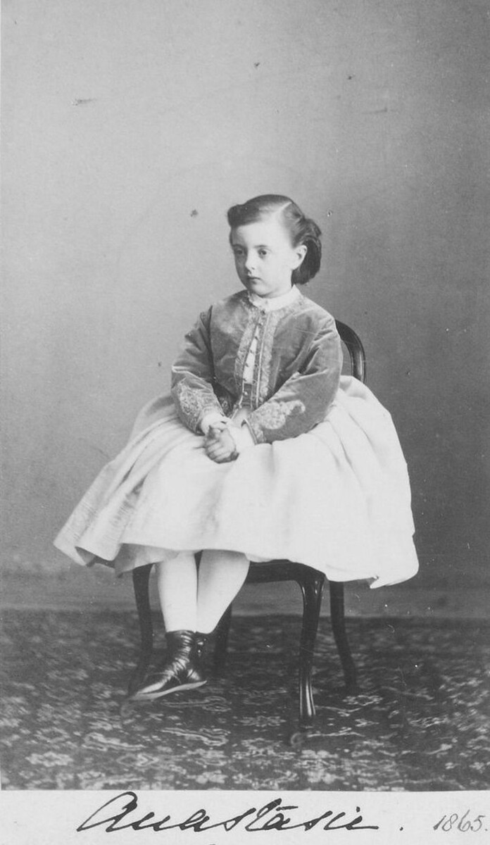 Великая княжна Анастасия Михайловна в детстве 