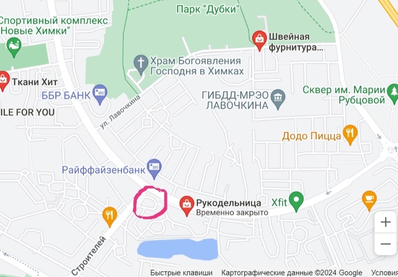 Отметка розовым цветом там, где должен располагаться магазин. Но его там нет