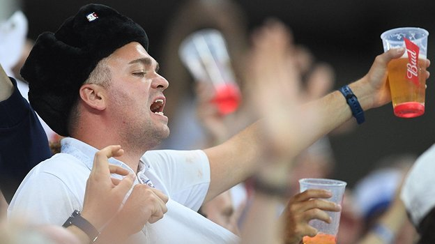 Болельщик с пивом. Дарья Исаева, Фото «СЭ»