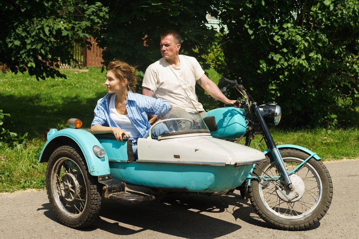 Пресс-служба ТНТ📷Елена Подкаминская и Антон Васильев на съемках сериала «Свидетели»