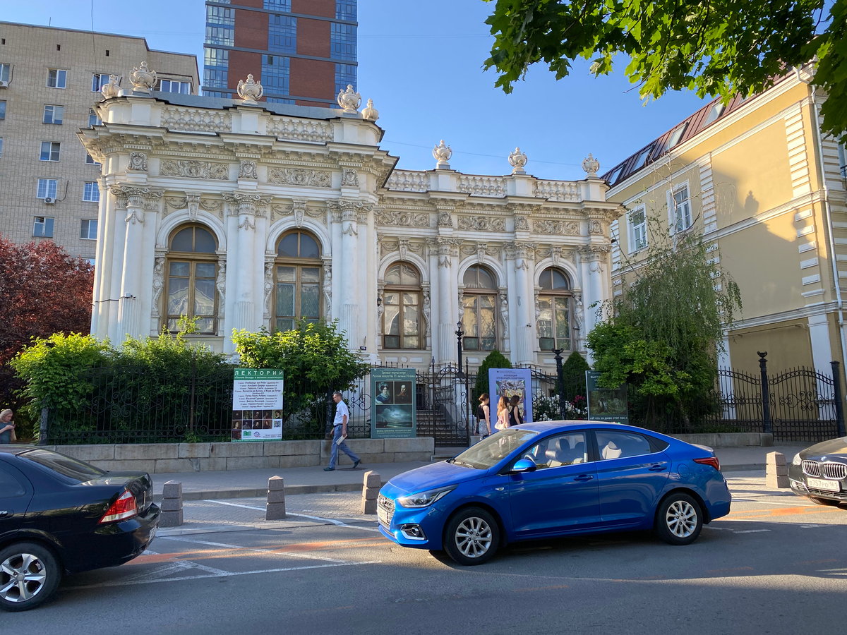 Вот такой он Ростов: старый и новый, но неизменно прекрасный.