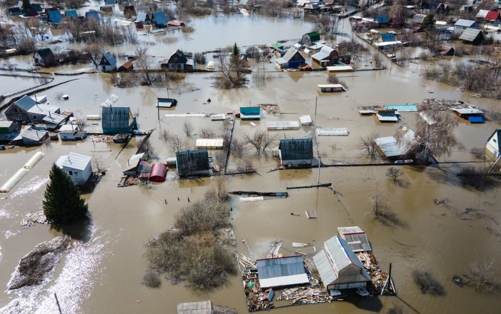 В Курганской области в конце апреля воды Тобола затопили порядка 2 000 жилых и 700 дачных домов, шесть мостов и 11 участков автомобильных дорог (Фото: kurgan-news.net)