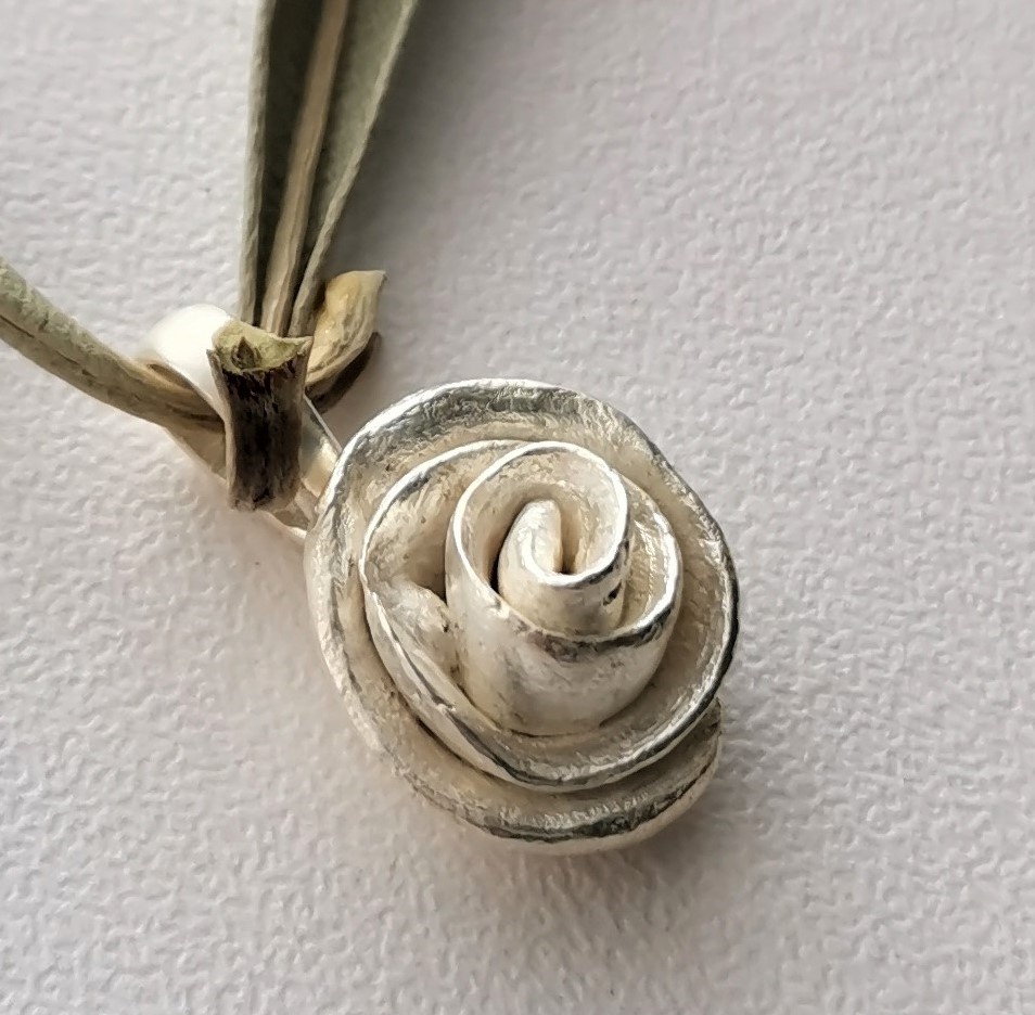 ЦВЕТОК подвеска. Фото: https://j-ss.ru/цо