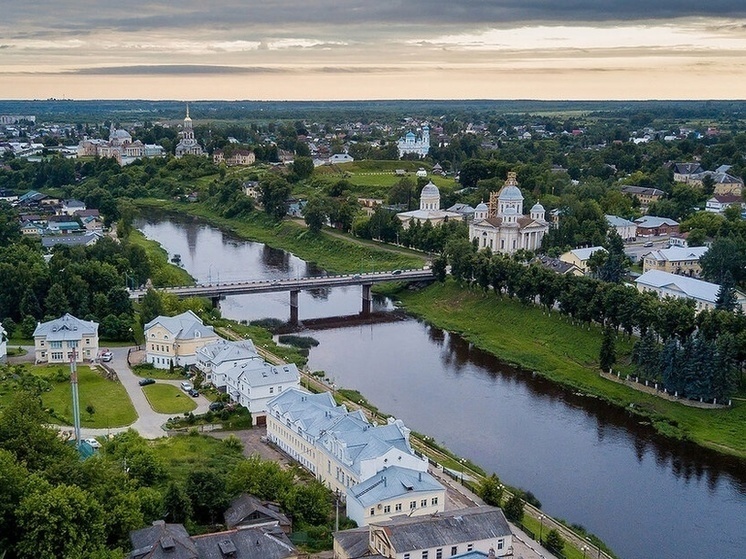 Источник: https://tver.mk.ru/social/2025/02/02/torzhok-voshel-v-top5-malykh-gorodov-rossii-kotorye-eksperty-sovetuyut-posetit-v-2025-godu.html