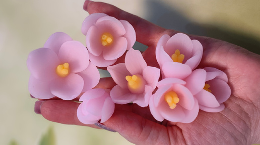 Крокусы - нежные цветы для мыльного букетика.