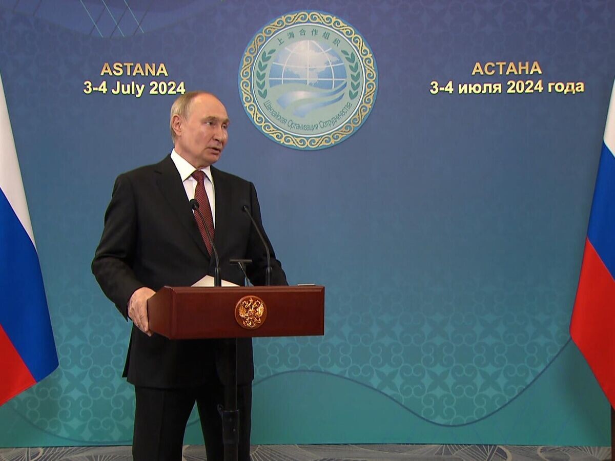    Путин о разработке и производстве ракетных систем средней и меньшей дальности© Пул