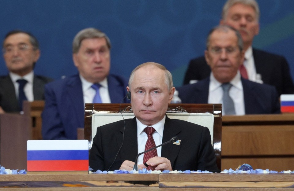    Путин: Прекращение боевых действий невозможно без договоренностей по Украине REUTERS