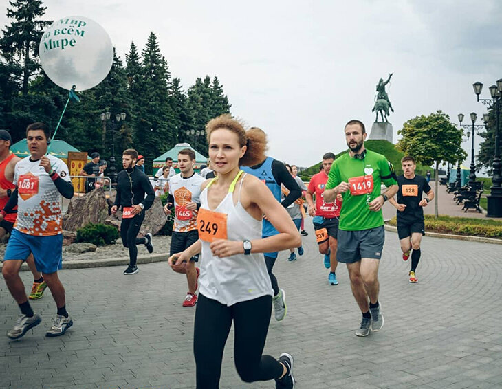 Марафон уфа бег. Марафон уфа бег. Спорт забег марафон. Уфимский международный марафон. Уфимский марафон 2022.