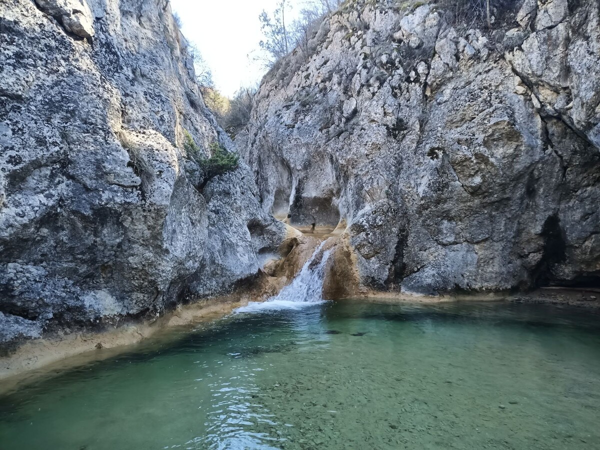 Весной ходили на водопад.