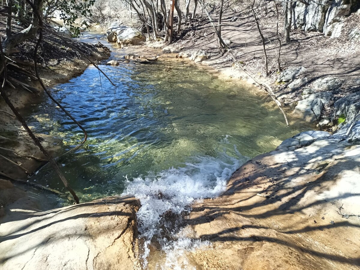 Водопад весной на реке Бага.