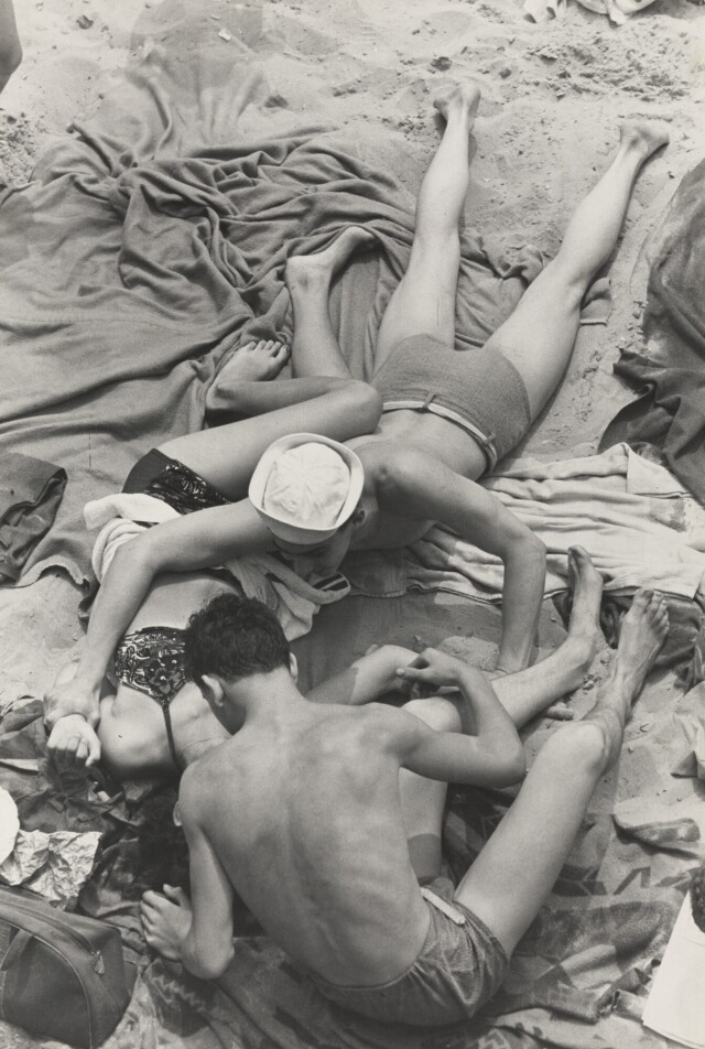 Кони-Айленд, Нью-Йорк, 1946. Фотограф Анри Картье-Брессон