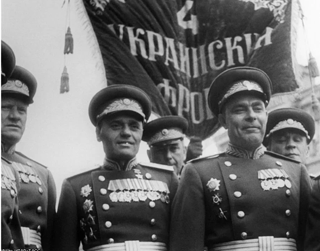 Брежнев Л.И. на Параде Победы 24 июня 1945 года Фото из открытого доступа