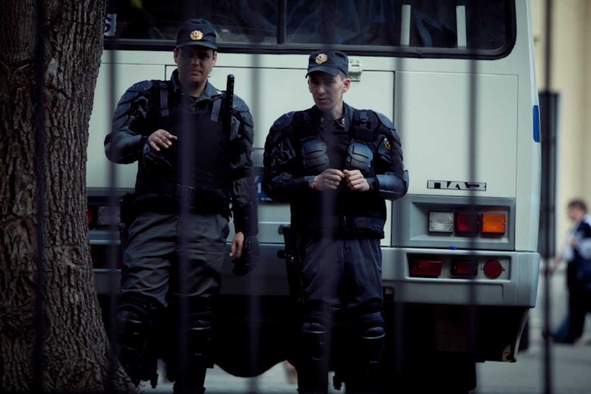 Силовики нагрянули в коттедж экс-чиновника.  Фото: Фото: ФедералПресс / Евгений Поторочин